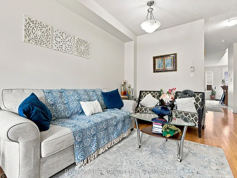 35 Sky Harbour Dr — Photo 4