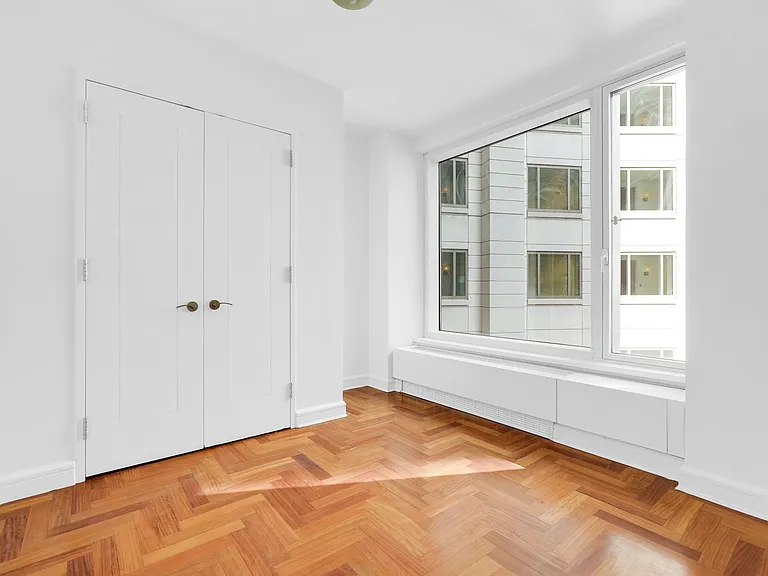 240 Riverside Blvd #80 — Photo 12