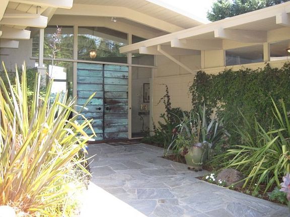 outside entry to home