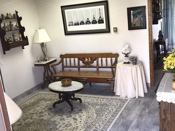 3rd image of 207 Main St