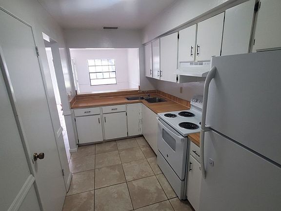 3rd image of 1504-1508 Peavy Ct