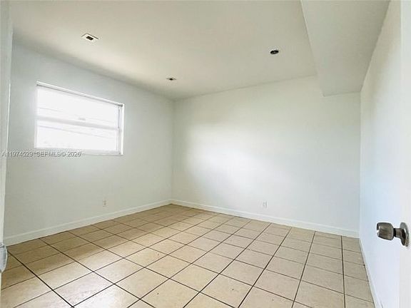 4th image of 608 SW 16th Ave APT B