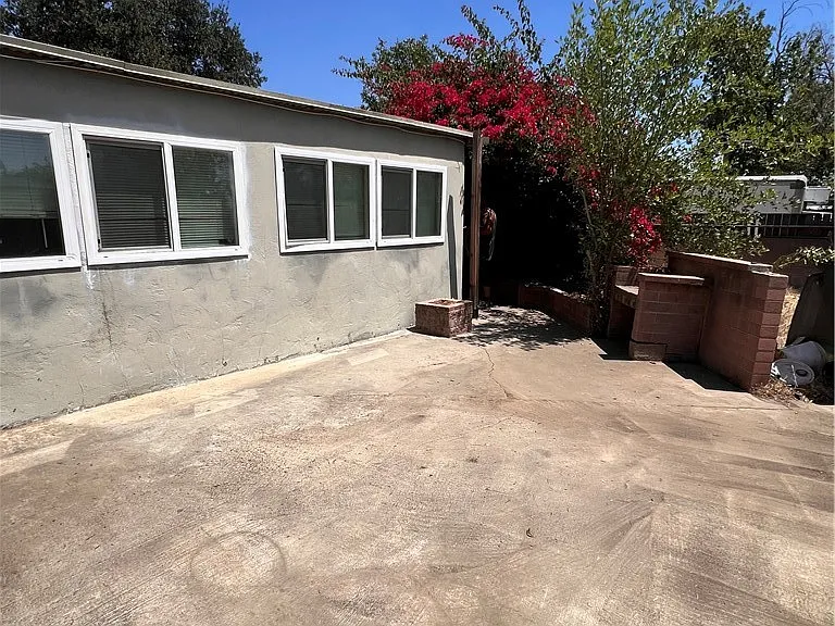 602 N Macy St — Photo 7