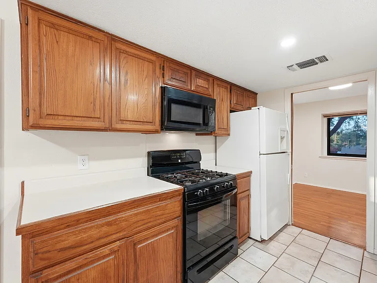 8607 Norwich Dr — Photo 11