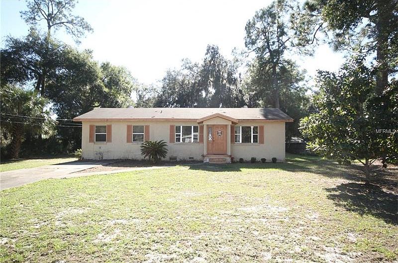 1st image of 9 Lake Dr