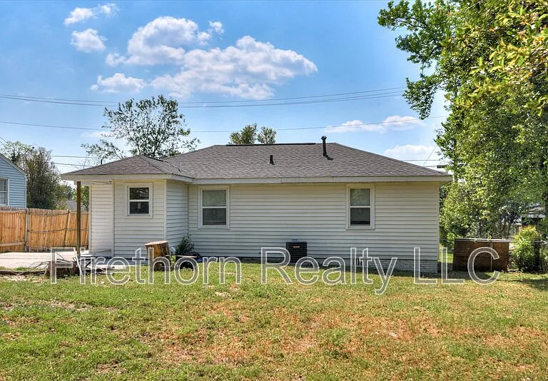 1006 Skyview Dr — Photo 21