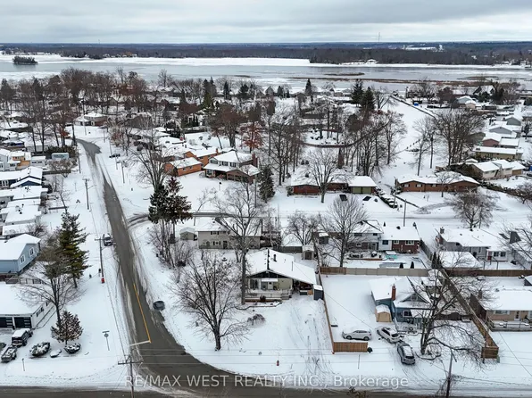 408 Couchiching Point Rd, Orillia, ON L3V 6P6