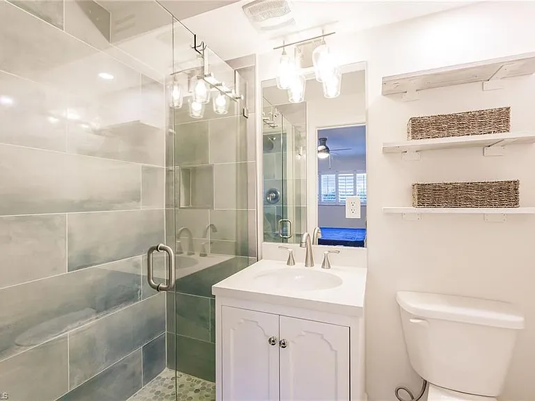 527 Broad Ave S #527 — Photo 16