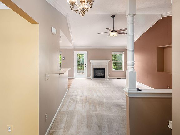 4th image of 226 Winter Hill Pl