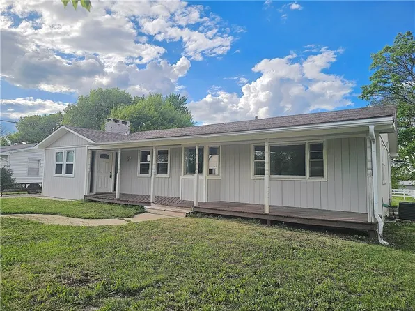 623 E Monroe Ave, Garnett, KS 66032