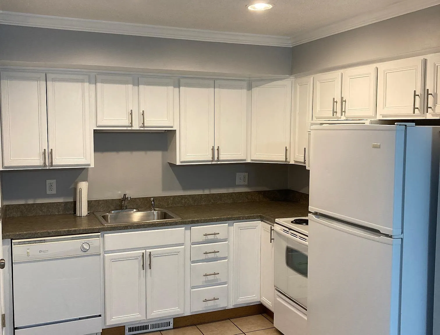 2 bed, 1056 sqft, $1,325 — Photo 4