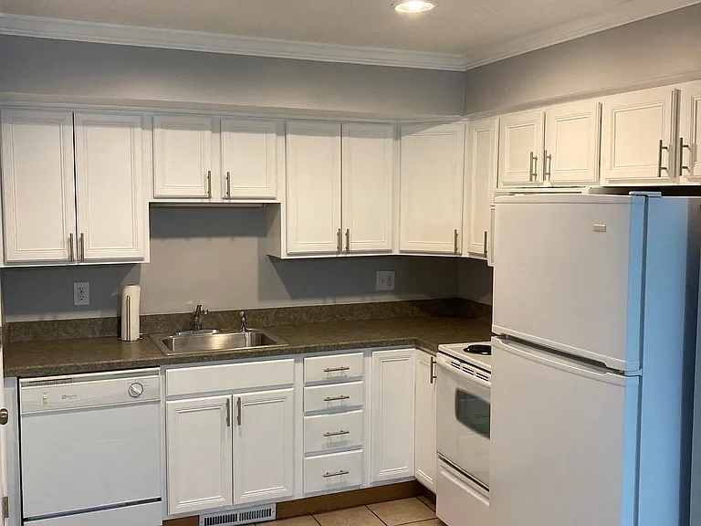 1346 Hibbard Dr #C — Photo 4