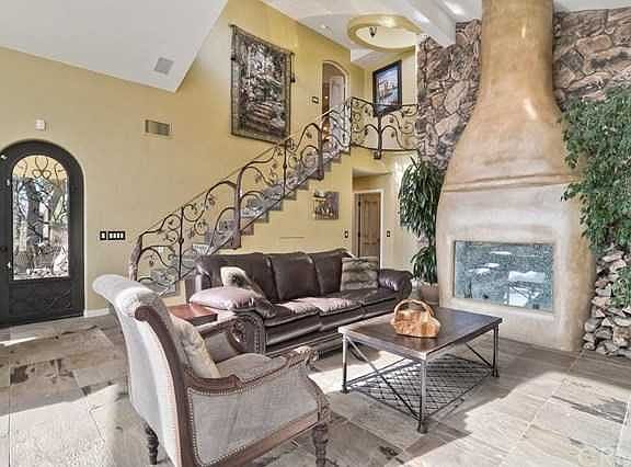 5th image of 38525 Maiz Ln