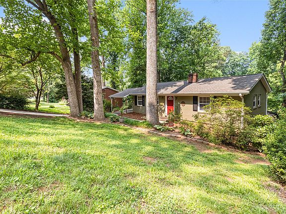 3rd image of 627 Oakdale Dr