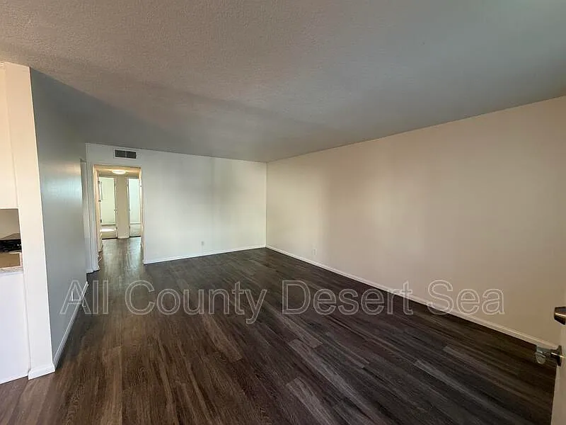 2 bed, 2.0 bath, 1010 sqft, $2,750 — Photo 2