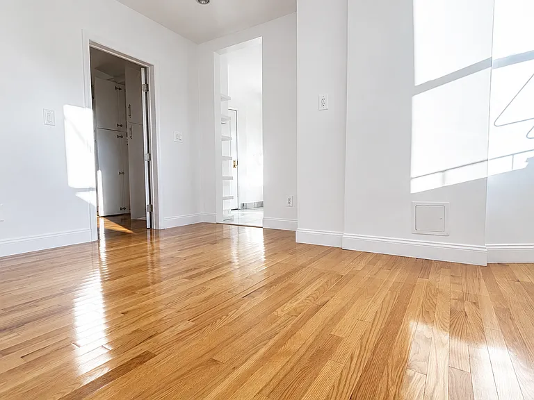 149 Leonard St #6 — Photo 3
