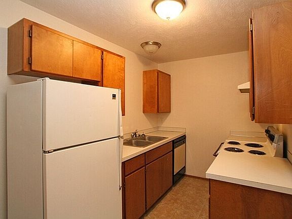 3rd image of 14009 32nd Ave NE APT 102
