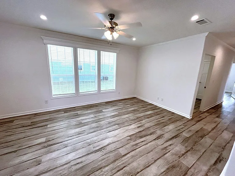 5668 Woodford St #5668E — Photo 11