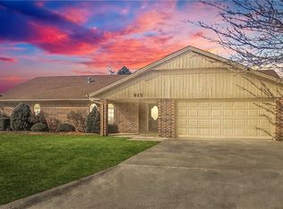 813 Cambridge Dr, Altus, OK 73521