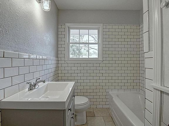 5th image of 4025 Markins Dr