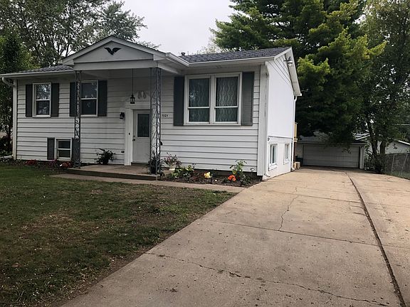 2nd image of 1321 N Hickory Ave
