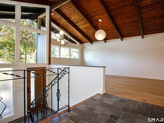 4th image of 10 Royal Oaks Drive