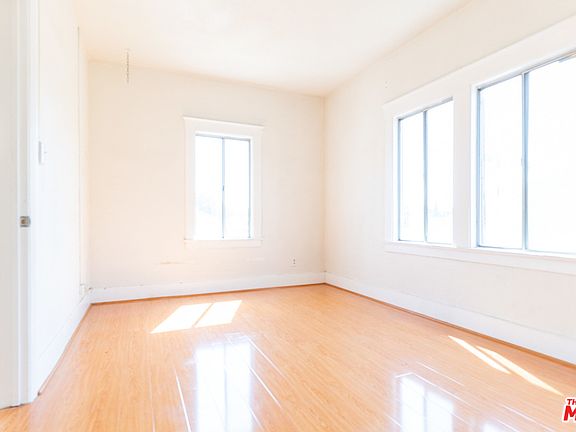 4th image of 3108 E 4th St #3