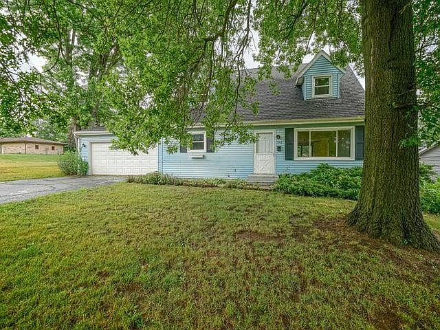 1st image of 943 N Crest Ct
