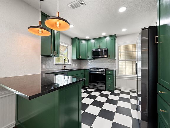 3rd image of 4521 Calmont Ave