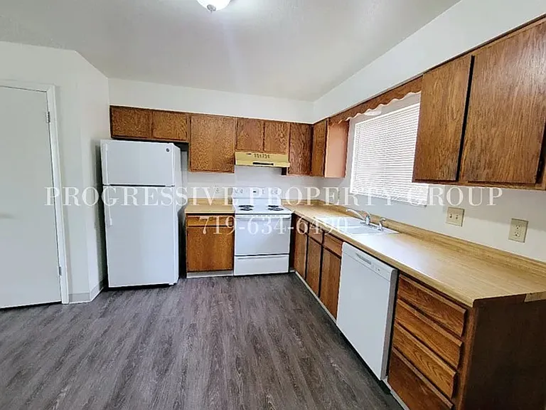 49 Chestnut Dr #B — Photo 2
