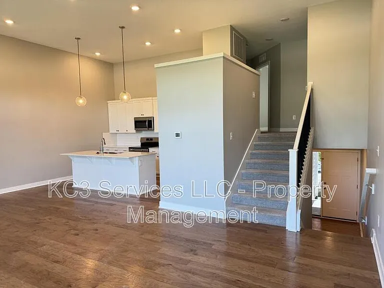 2018 SW Holdbrooks Dr — Photo 13