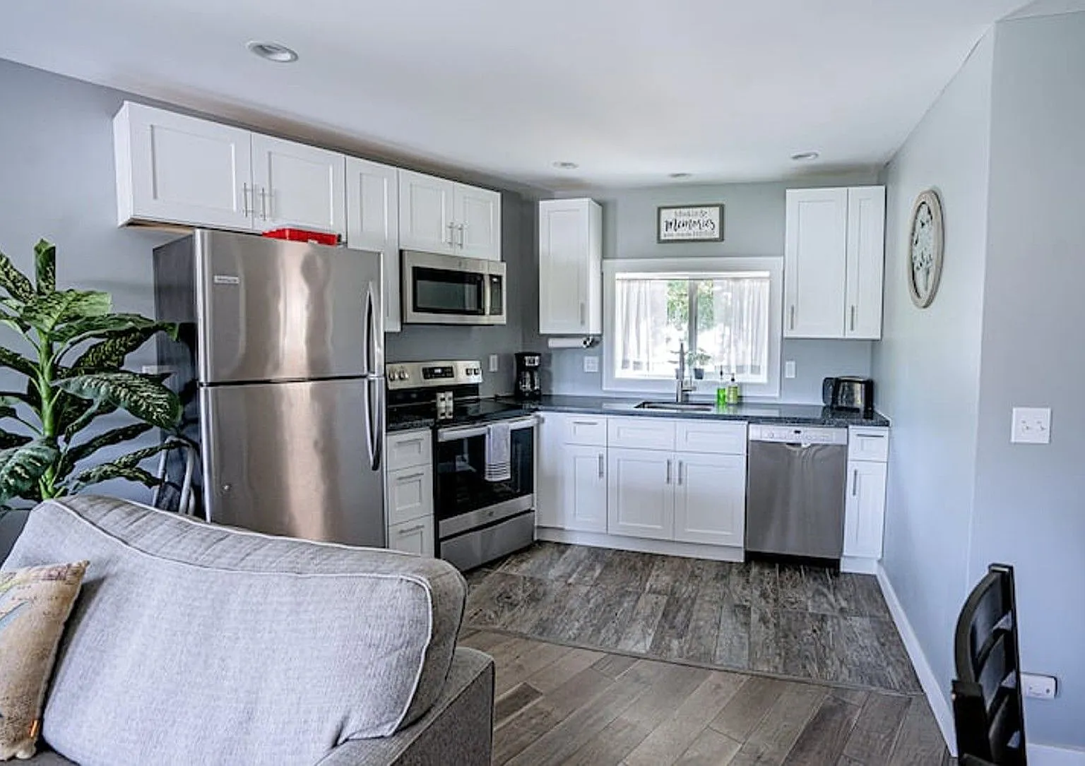 2 bed, 1.0 bath, 1250 sqft, $2,000 — Photo 3