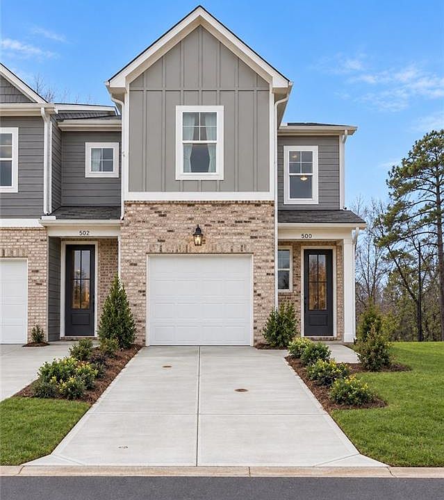 1st image of 532 Crown Dr