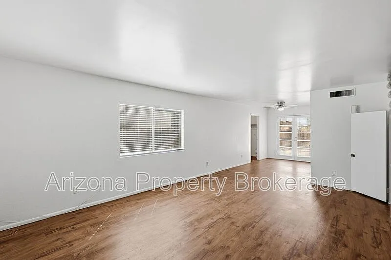 2 bed, 1.5 bath, 1152 sqft, $1,495 — Photo 3
