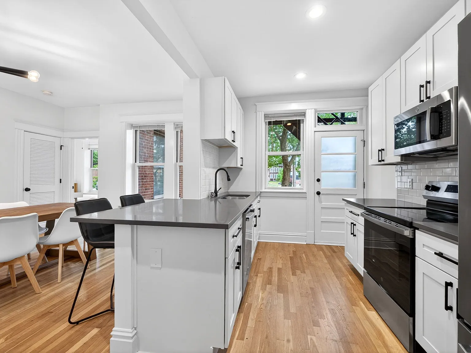 3 bed, 1550 sqft, $3,400 — Photo 3