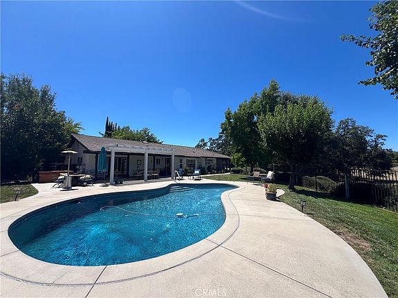 2nd image of 915 Santa Rita Rd