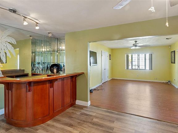 5th image of 820 3rd Ave SW