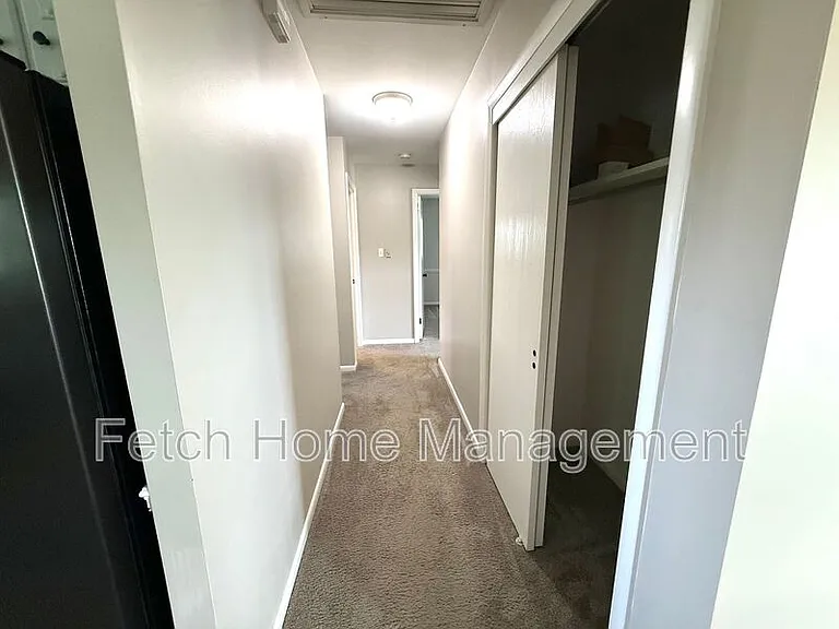417 Surrey Dr — Photo 11