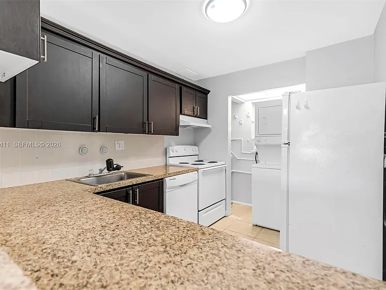 7900 Fairview Dr #105 — Photo 3