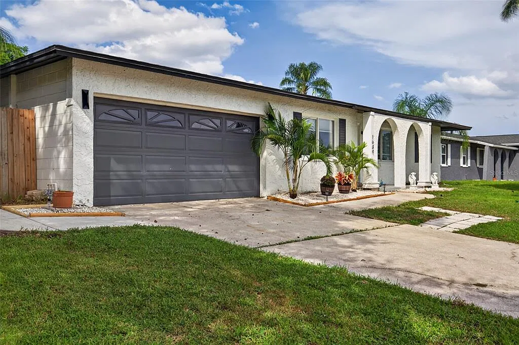 3 bed, 2.0 bath, 1408 sqft, $4,500 — Photo 3