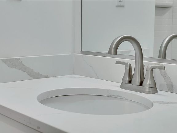 4th image of 102 Hackett Blvd #101