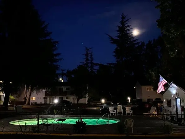 Jamestowne Plaza Apartments