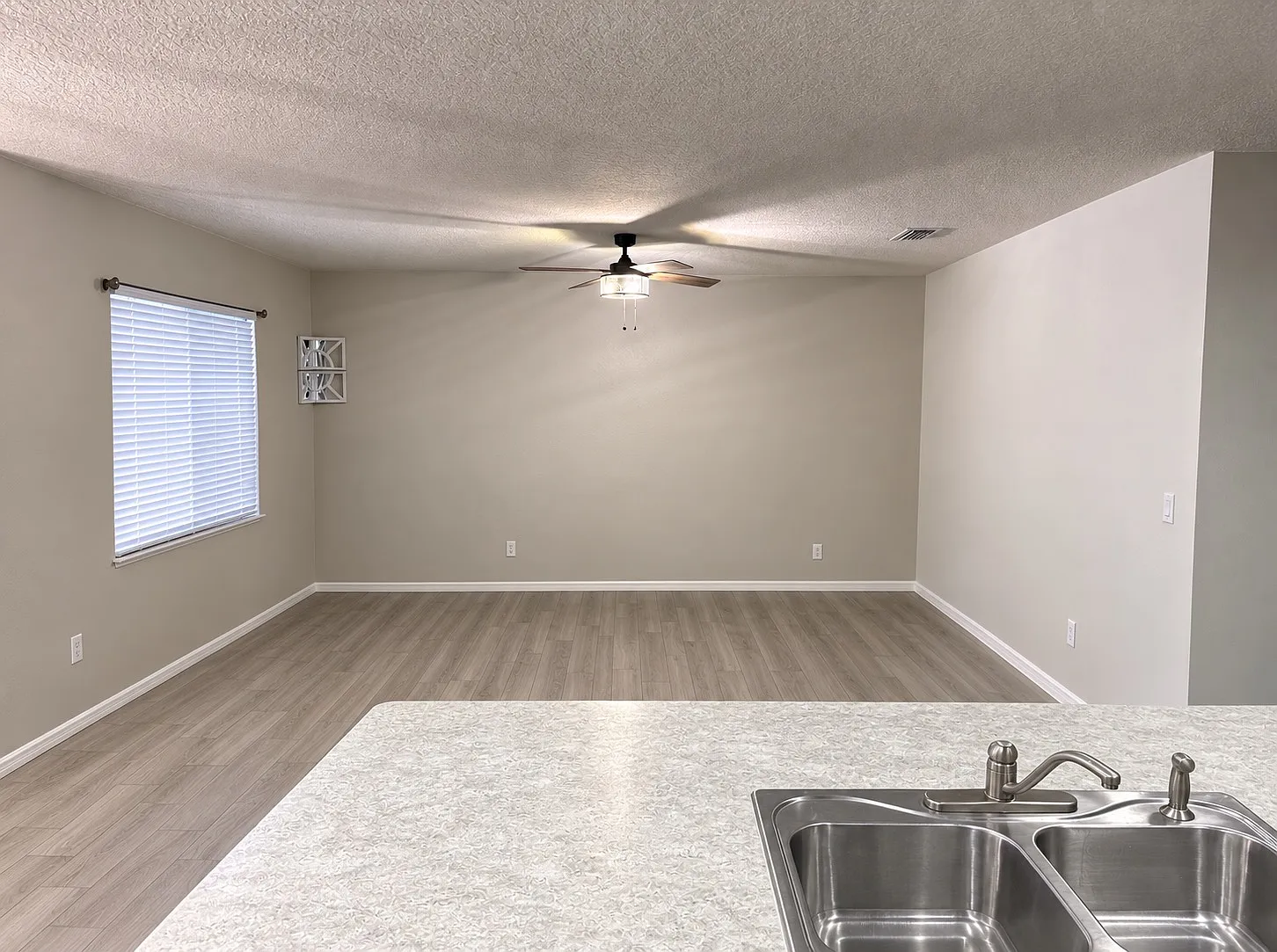 3 bed, 1690 sqft, $2,000 — Photo 3