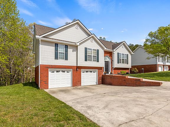 3rd image of 138 Elaine Dr