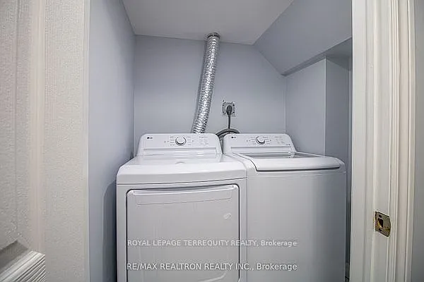 32 Crombie St #BASEMENT — Photo 15