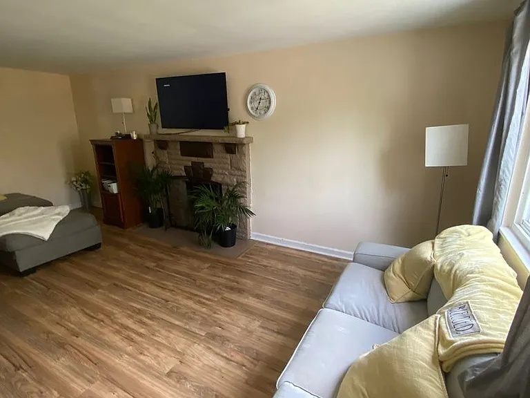 103 Grove Rd — Photo 2