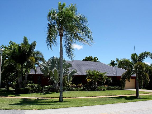 82 Hickory Hill Road, Tequesta, FL