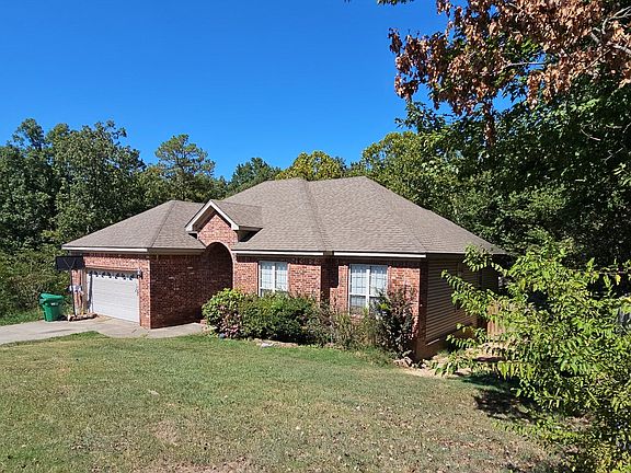 2nd image of 1004 English Oak Dr