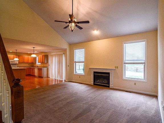 3rd image of 369 Foxhunt Dr