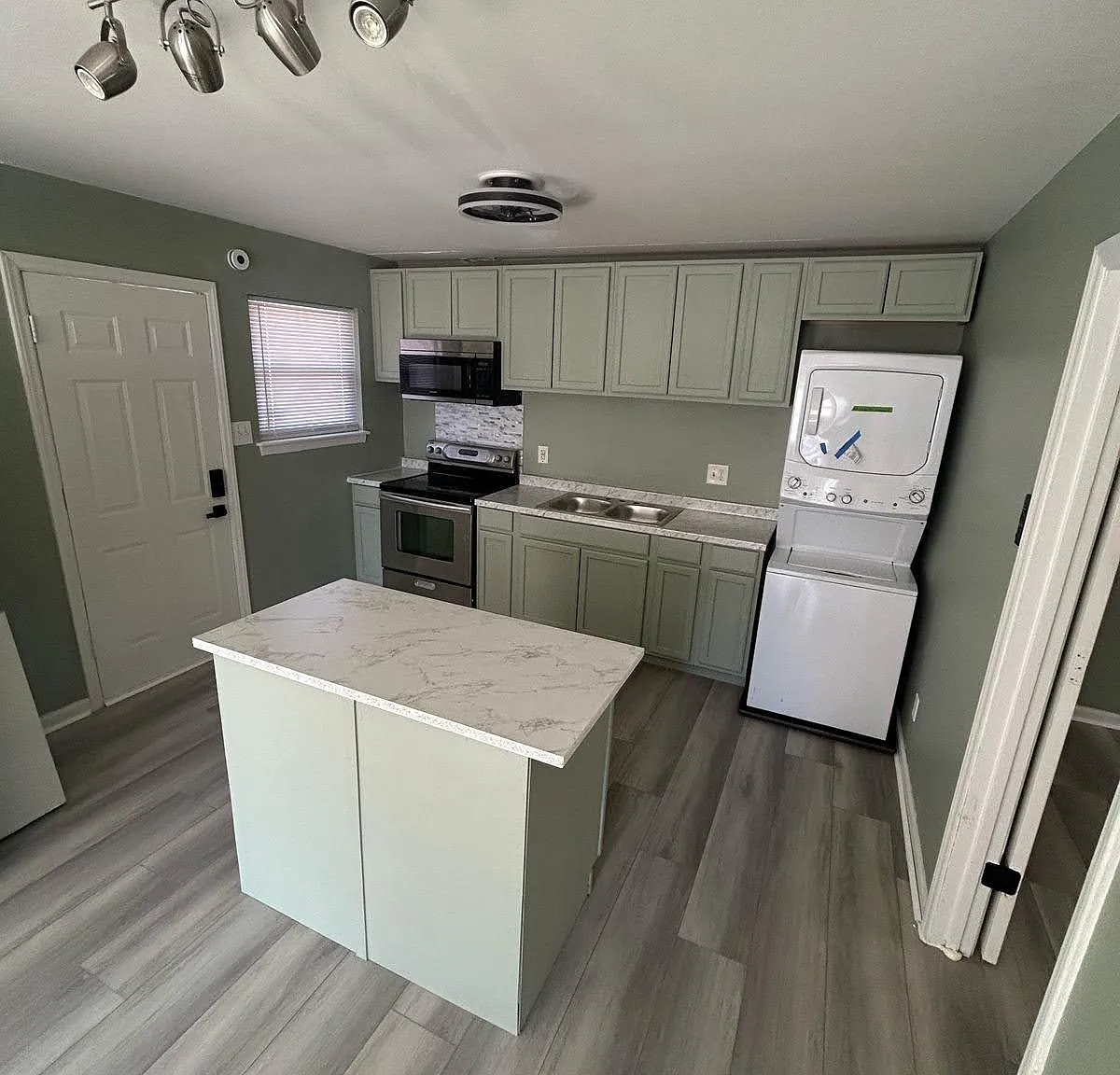 2bd/1bath Duplex / Washer/Dryer Hookups / Near Nccu & Durham Tech — Photo 2